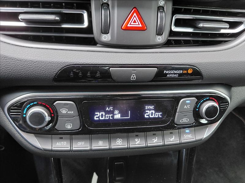 Hyundai i30 FB 1,5 TGDI DCT N LINE - fotka 21 z 22