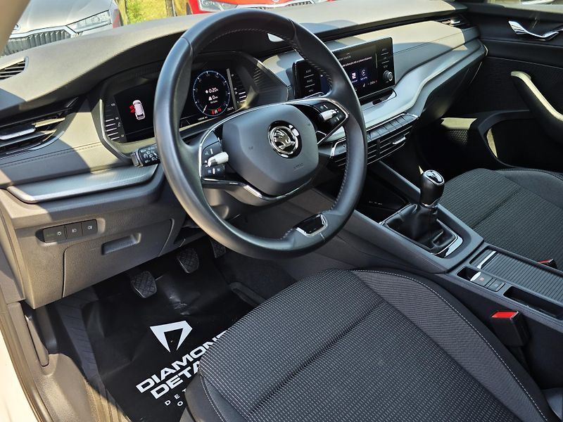 Škoda Octavia 2.0TDI 85KW AMBI+ NEHAVAR ČR - fotka 11 z 37