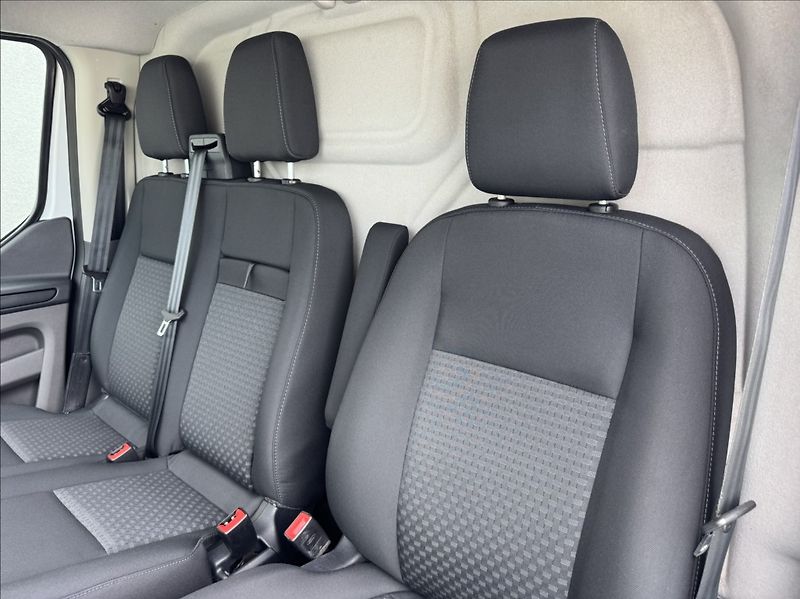 Ford Transit Custom 2,0 TDCi L1H1 DPH 1.maj ČR - fotka 28 z 50