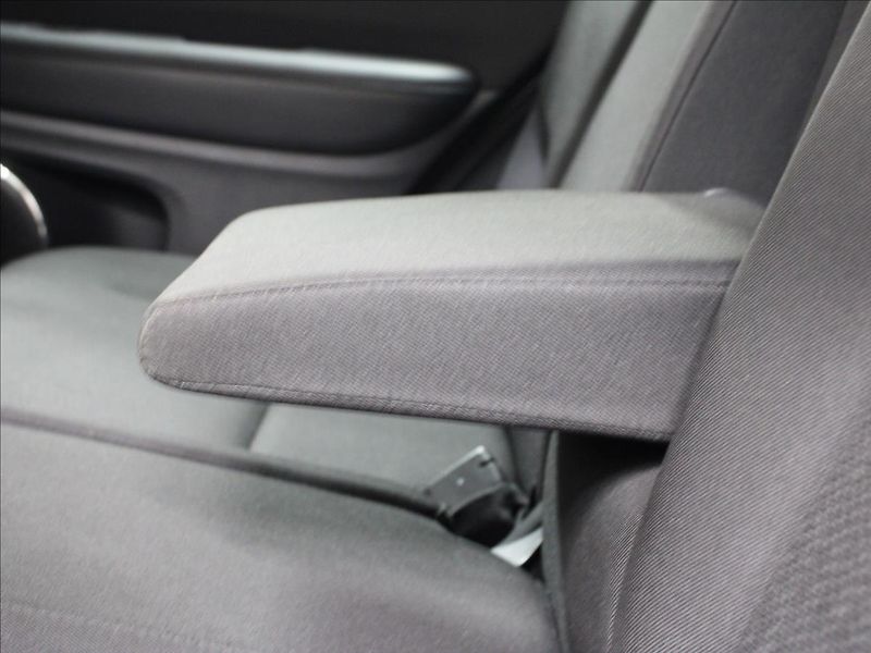 Honda HR-V 1,5 i-VTEC Elegance - fotka 29 z 32