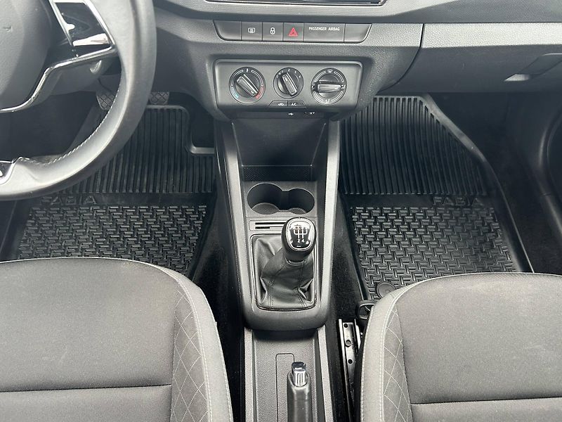 Škoda Fabia Tour Ambition 1,0TSI - fotka 9 z 23