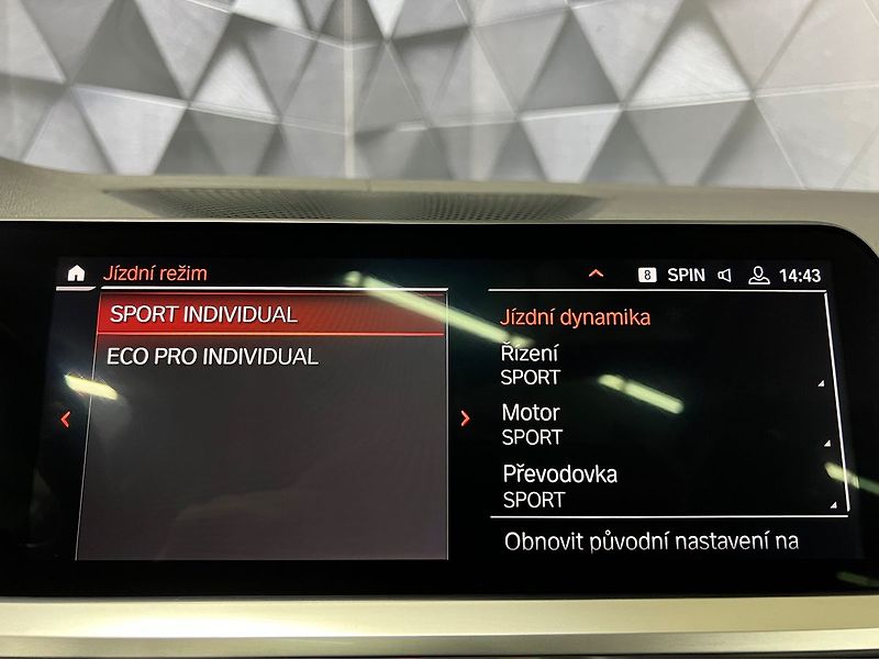 BMW Řada 3 320d xDrive LUXURY LINE, PANOR - fotka 18 z 28