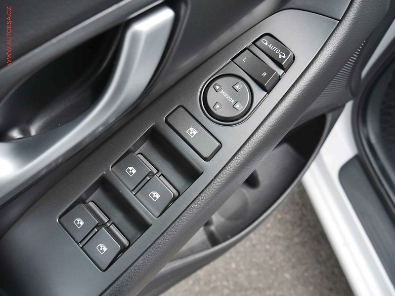 Hyundai i30 (2022) 1.5 T-GDi, 1.maj,ČR, Navi - fotka 16 z 23