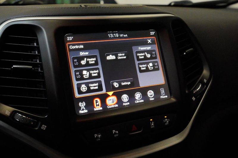 Jeep Cherokee - fotka 20 z 39