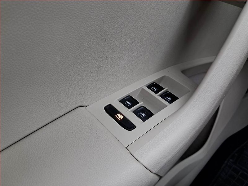 Škoda Octavia (2014) Ambition 1.6 TDI, 4X4 - fotka 16 z 16