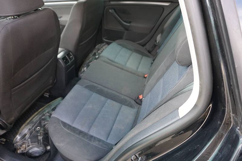 Volkswagen Golf Variant (2011) 2,0 - fotka 9 z 25