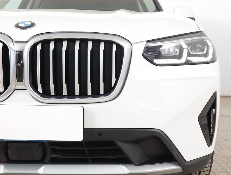 BMW X3 (2023) xDrive30i - fotka 16 z 32
