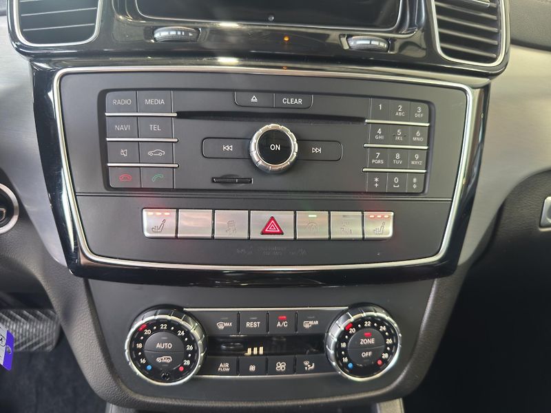 Mercedes-Benz GLS (2018) 350 4MATIC - fotka 16 z 29