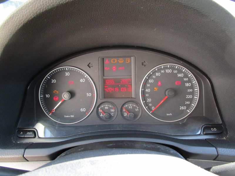 Volkswagen Golf 1,9TDI-77KW - fotka 10 z 14