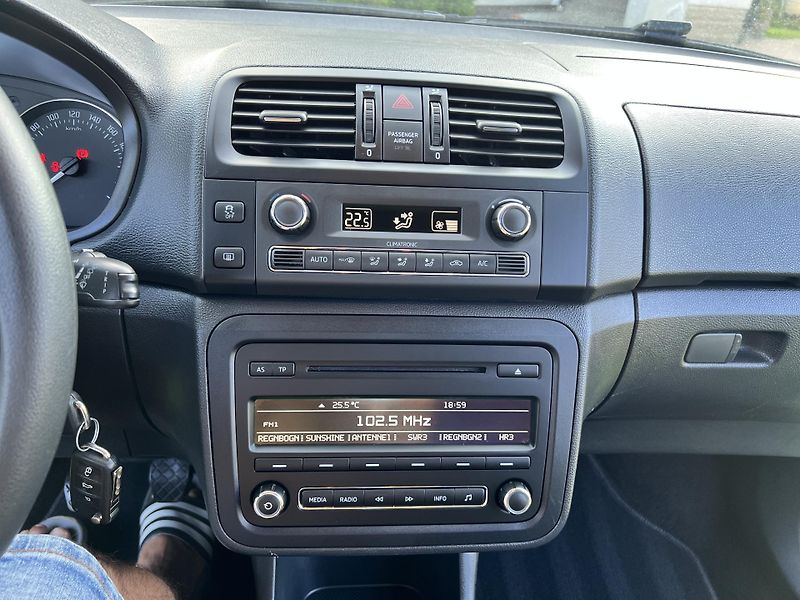 Škoda Fabia 1.2TSI 63KW,DIGIKLIMA,ALU,ESP - fotka 37 z 42
