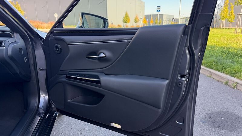 Lexus ES 300h 300H 2,5 HEV LIMITED EDITION - fotka 15 z 26