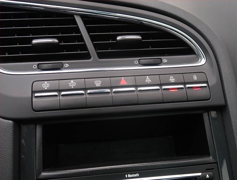 Peugeot 5008 (2011) 2.0 HDI, Navi, Tempomat - fotka 17 z 25