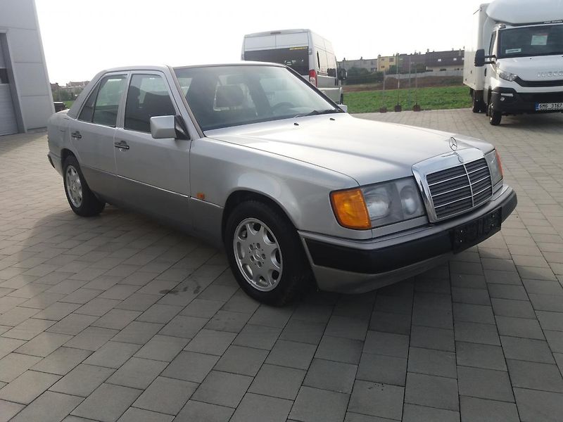Mercedes-Benz 124 2.0i,100kW,KLIMA,ABS - fotka 3 z 21