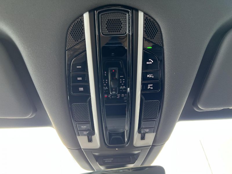 Porsche Cayenne (2018) 3.0i*V6*250KW*E-Hybrid - fotka 27 z 40