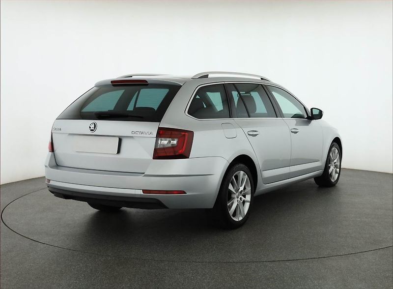 Škoda Octavia (2018) 2.0 TDI, Tempomat - fotka 5 z 20
