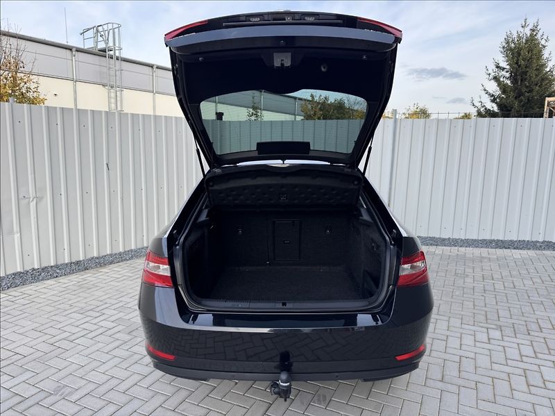 Škoda Superb 1,6 TDI Navi TZ park. kamera - fotka 12 z 50