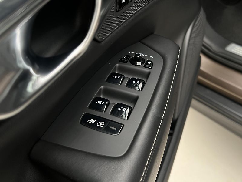 Volvo V90 CC D5 AWD PRO CZ 1. maj. - fotka 41 z 44