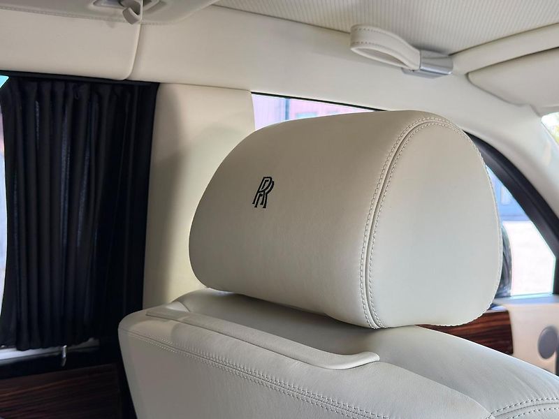Rolls-Royce Phantom - fotka 15 z 31