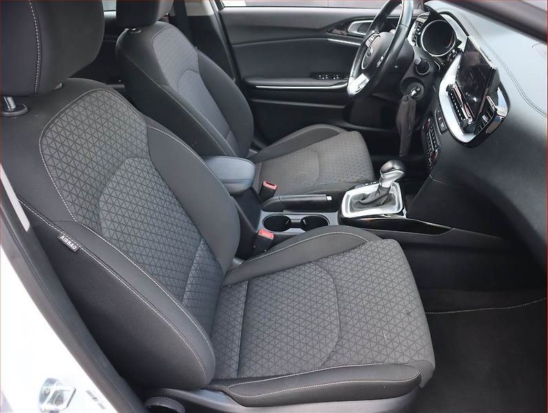 Kia Ceed (2019) Gold 1.4 T-GDI, Automat - fotka 9 z 18