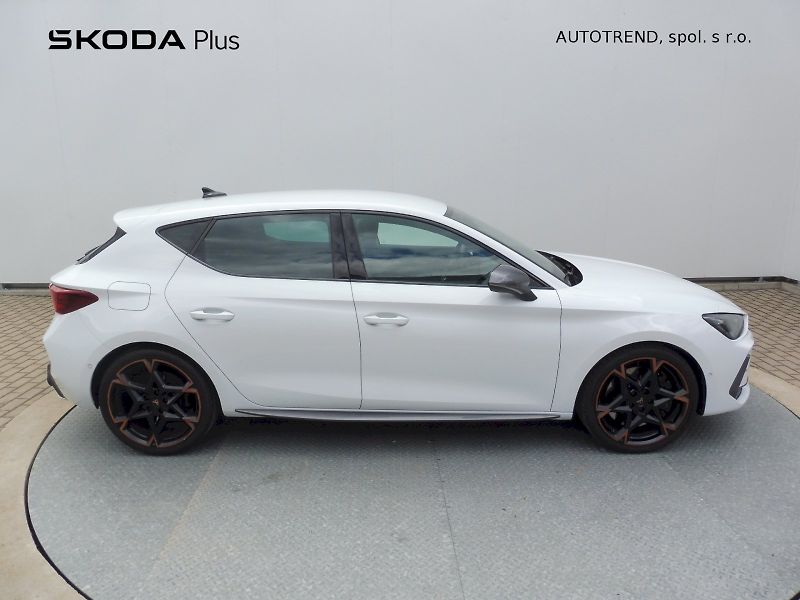 Cupra Leon (2024) 2,0 TSI 221kW DSG - fotka 27 z 28