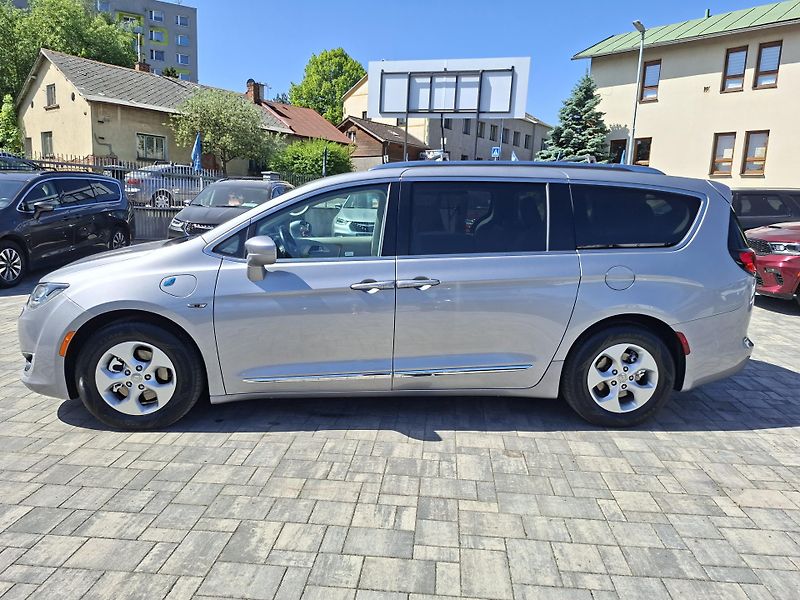 Chrysler Pacifica (2018) 3,6L Hybrid, krásný stav  - fotka 4 z 45