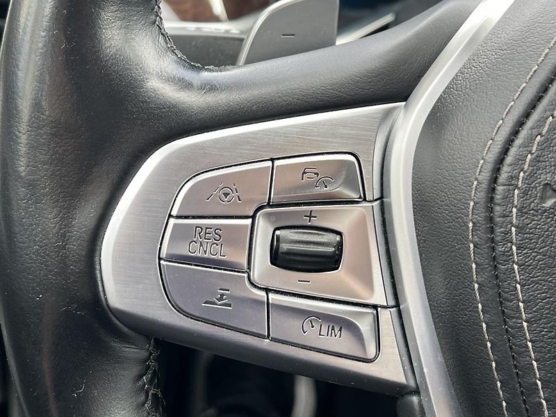 BMW Řada 7 (2017) 750d xDrive Laser Full  - fotka 14 z 39