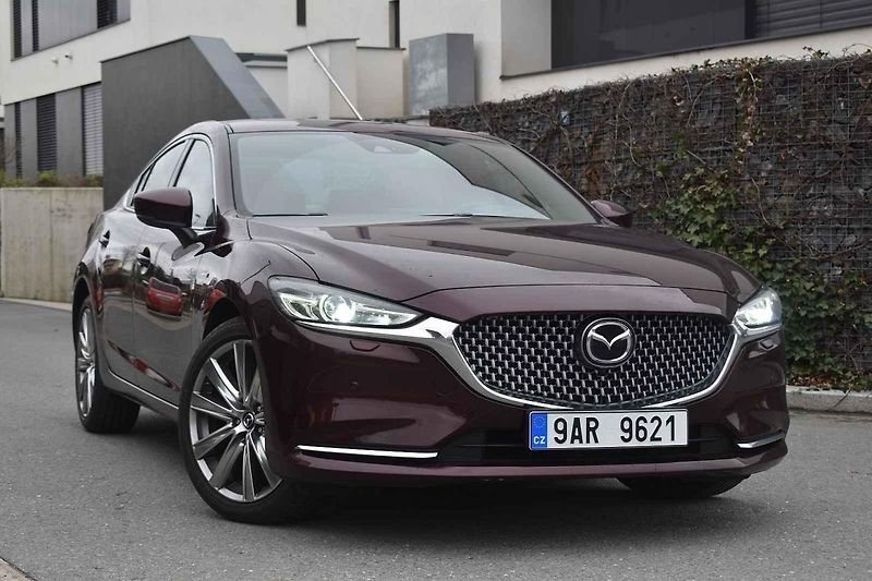 Mazda 6 se v současné generaci vyrábí již přes deset let. Stáří na ní vidět není