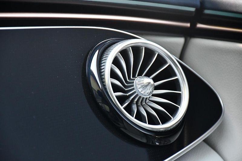 Mercedes-Benz EQE 350 4MATIC 4L-ZÁRUKA  - fotka 37 z 58