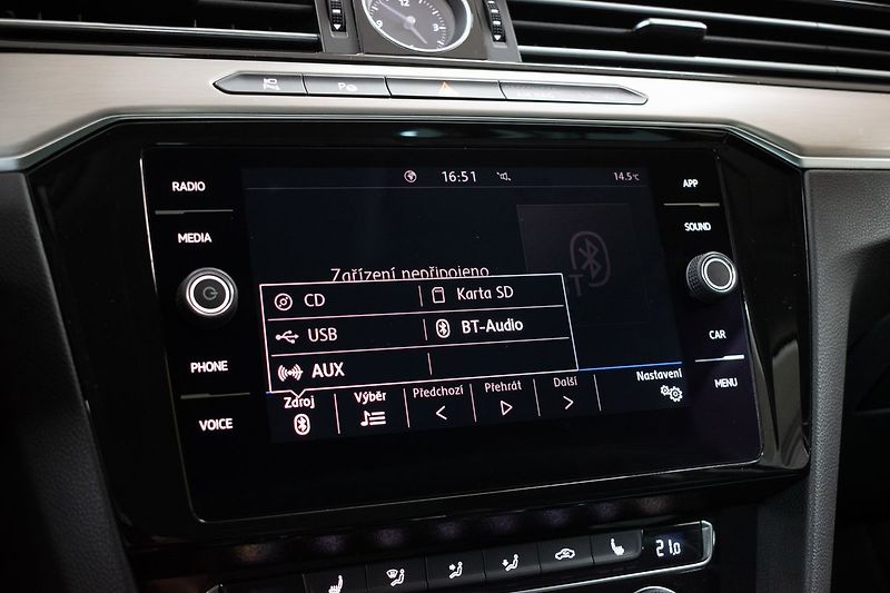 Volkswagen Passat 2.0 TDI 110*DSG*KAMERY360*ACC* - fotka 26 z 43