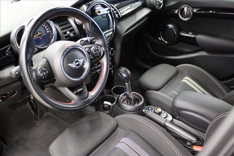 Mini Cooper S 2,0 141 kW JCW 1.majitel - fotka 11 z 31