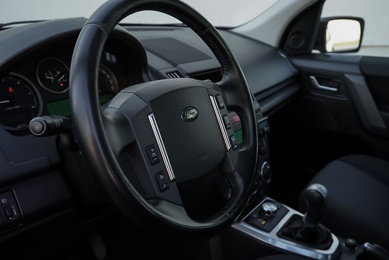 Land Rover Freelander 2.2 TD4 118kW PSA - fotka 21 z 30