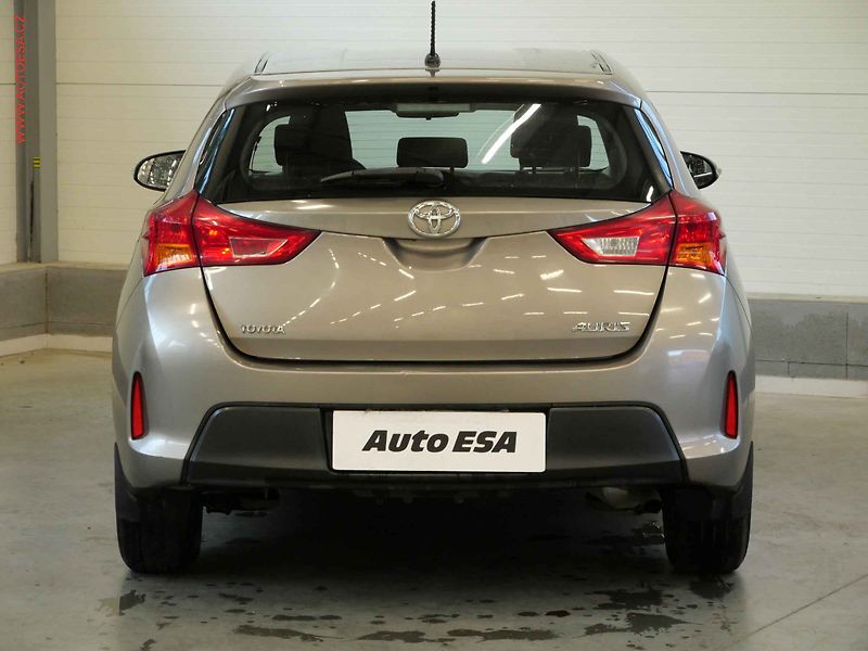 Toyota Auris (2013) 1.3i, ČR - fotka 5 z 20