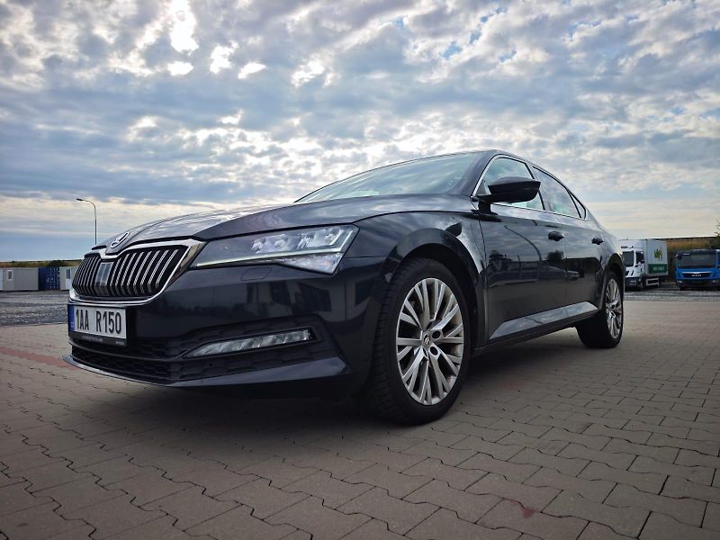 Škoda Superb - fotka 2 z 25