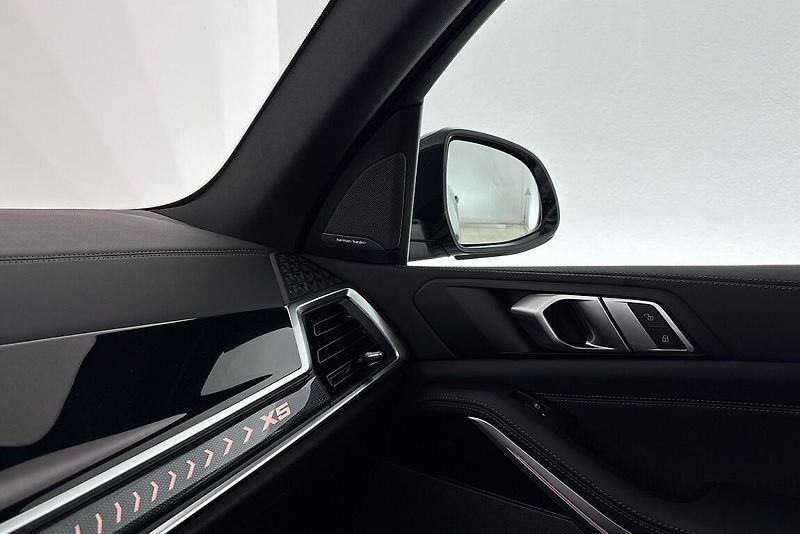 BMW X5 xDrive40i - fotka 20 z 28