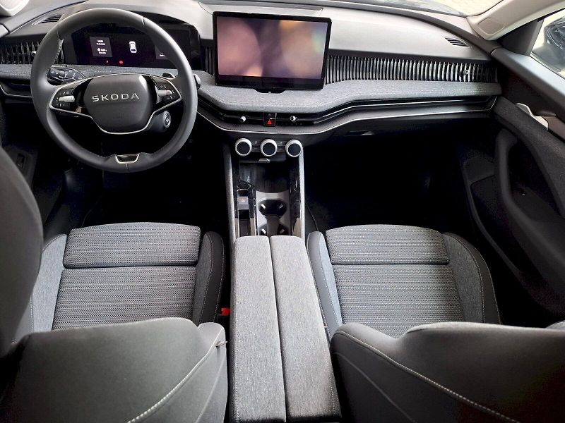 Škoda Superb (2025) COMBI SELECTION TD 110/2.0 A7F - fotka 16 z 40