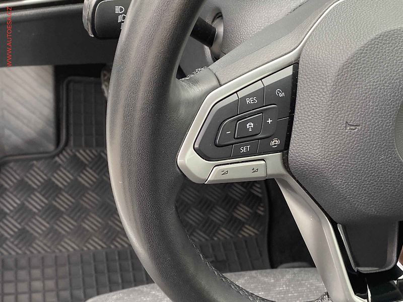 Volkswagen Golf (2022) 2.0 TDi, ČR, Life, LED - fotka 13 z 19