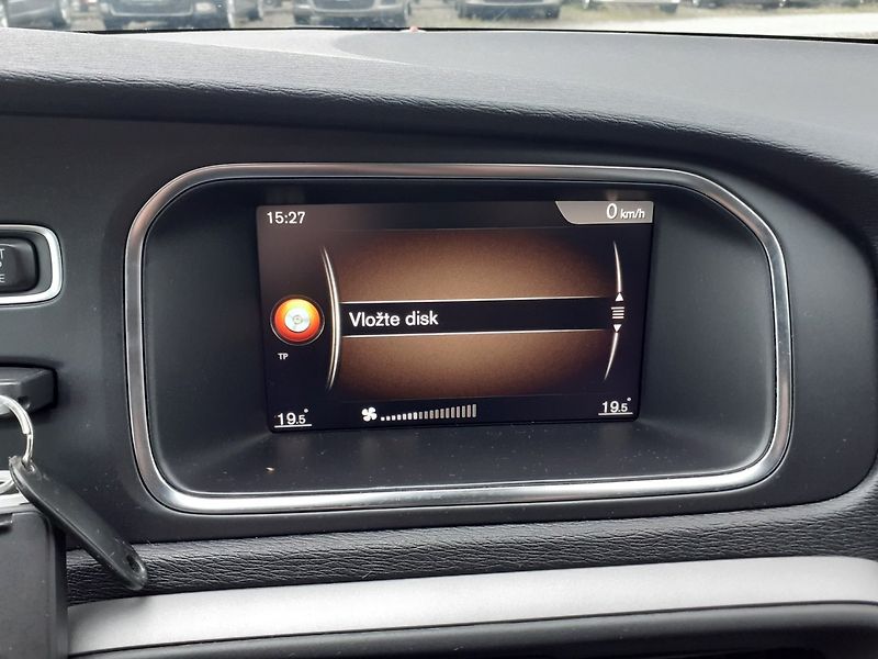 Volvo V40 (2018) 2.0 D CROSS COUNTRY - fotka 15 z 32