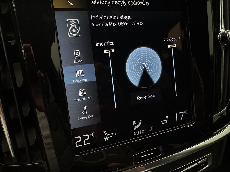 Volvo V90 CC D4 AWD PRO AUT - fotka 49 z 52