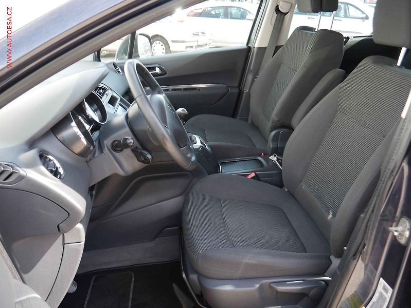 Peugeot 5008 (2012) 1.6 HDi, autoAC, temp - fotka 9 z 18