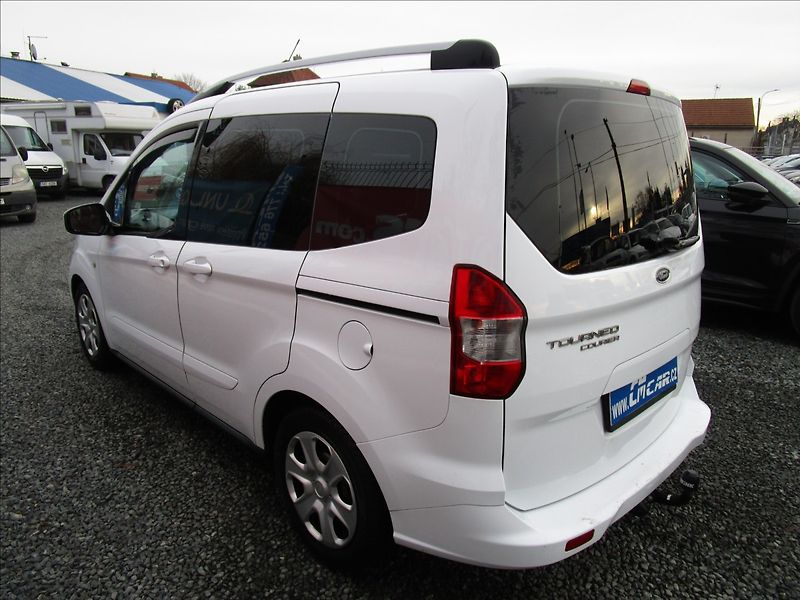 Ford Tourneo Courier 1.5TDCi Titanium, 2. maj. - fotka 6 z 40
