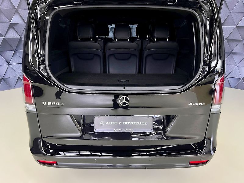 Mercedes-Benz Třídy V 300d 4M EXCLUSIVE XL, AIRMATIC - fotka 32 z 34