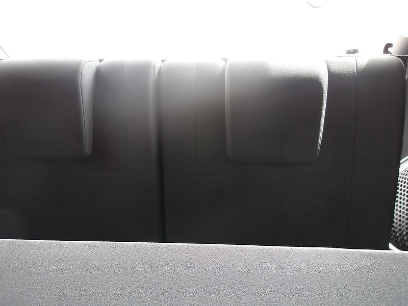 Mitsubishi Outlander 2,3DI-D 4x4 ČR 7 MÍST ! 2.MAJ. - fotka 26 z 39