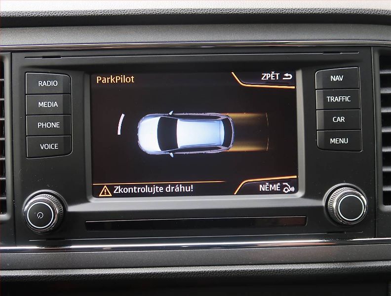 Seat Leon (2015) 2.0 TDI FR, Automat, Navi - fotka 17 z 19