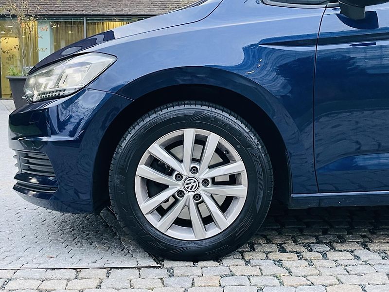 Volkswagen Touran 1.6TDI AUT SERVISKA 7MÍST LED  - fotka 42 z 42
