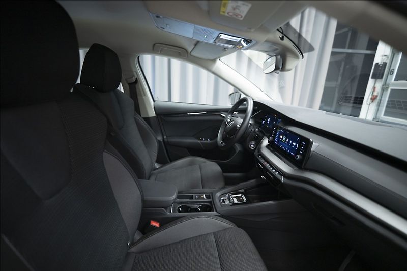 Škoda Octavia 2,0 TDI DSG VÝHŘEV 1. MAJ ČR - fotka 7 z 38