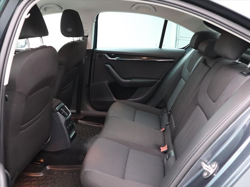 Škoda Octavia 2,0 TDI 110kW DSG Style CZ - fotka 13 z 28