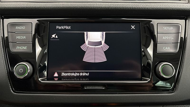 Škoda Fabia 1.0 TSI Black Combi - fotka 12 z 23