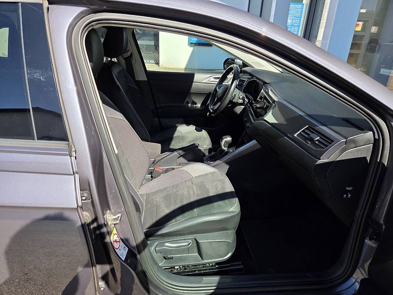 Volkswagen Taigo (2023) 1.0 TSI Style - fotka 41 z 42