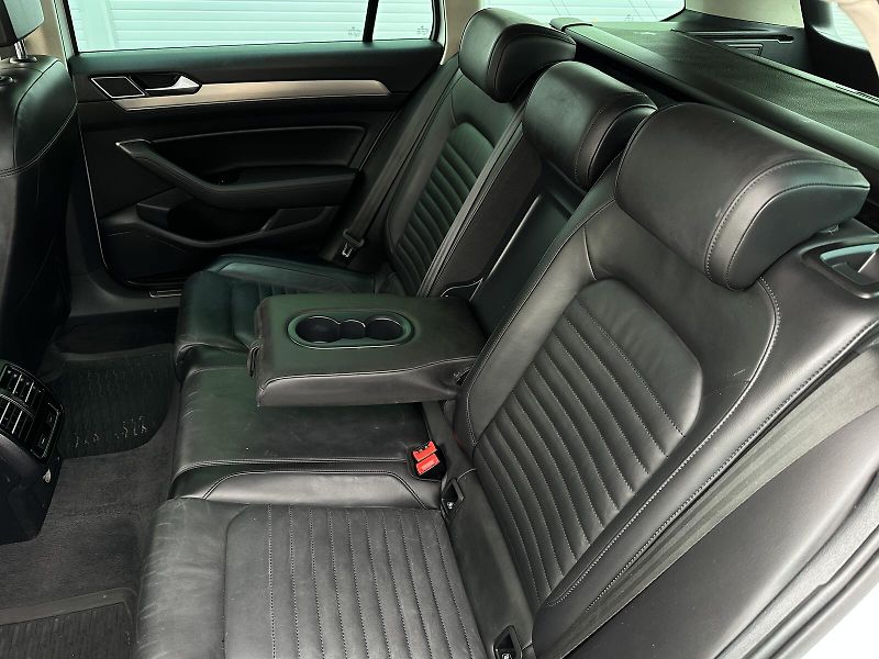 Volkswagen Passat 2.0TDi 4x4 DSG 190PS Kůže ACC - fotka 32 z 40