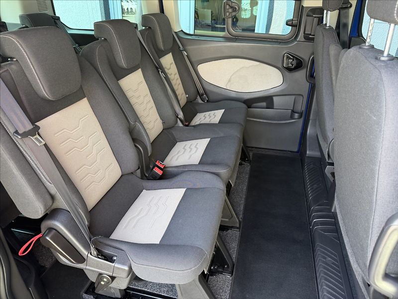 Ford Tourneo Custom 2,2 Titanium,114kW,1maj. - fotka 21 z 32